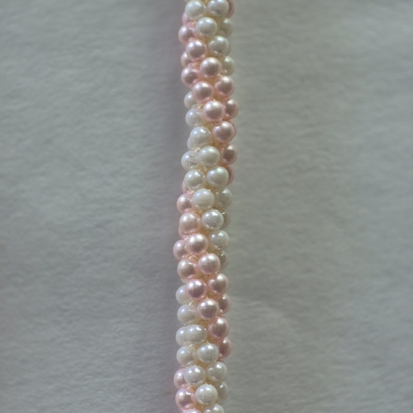 Elegant Pink and White Beaded Necklace - Picture 3 of 5